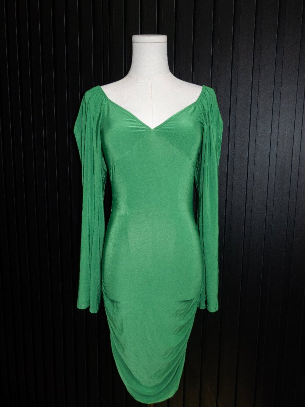 Green V-Neck Ruched Bodycon Midi Dress Dramatic Cape Sleeves Long Sleeve